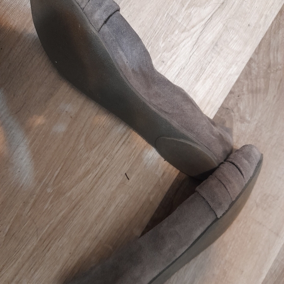 Grey flats - Picture 2 of 2